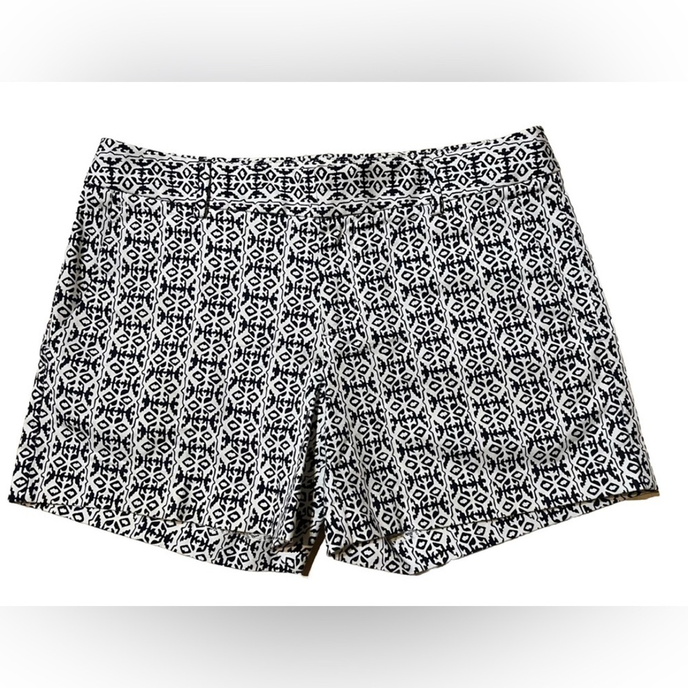 Banana Republic Black & White Geometric Print Tailored Shorts Size 6